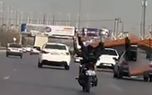 به گزارش رکنا : ویدیویی عجیب از حرکات نمایشی خطرناک با یک موتورسوا ر در...